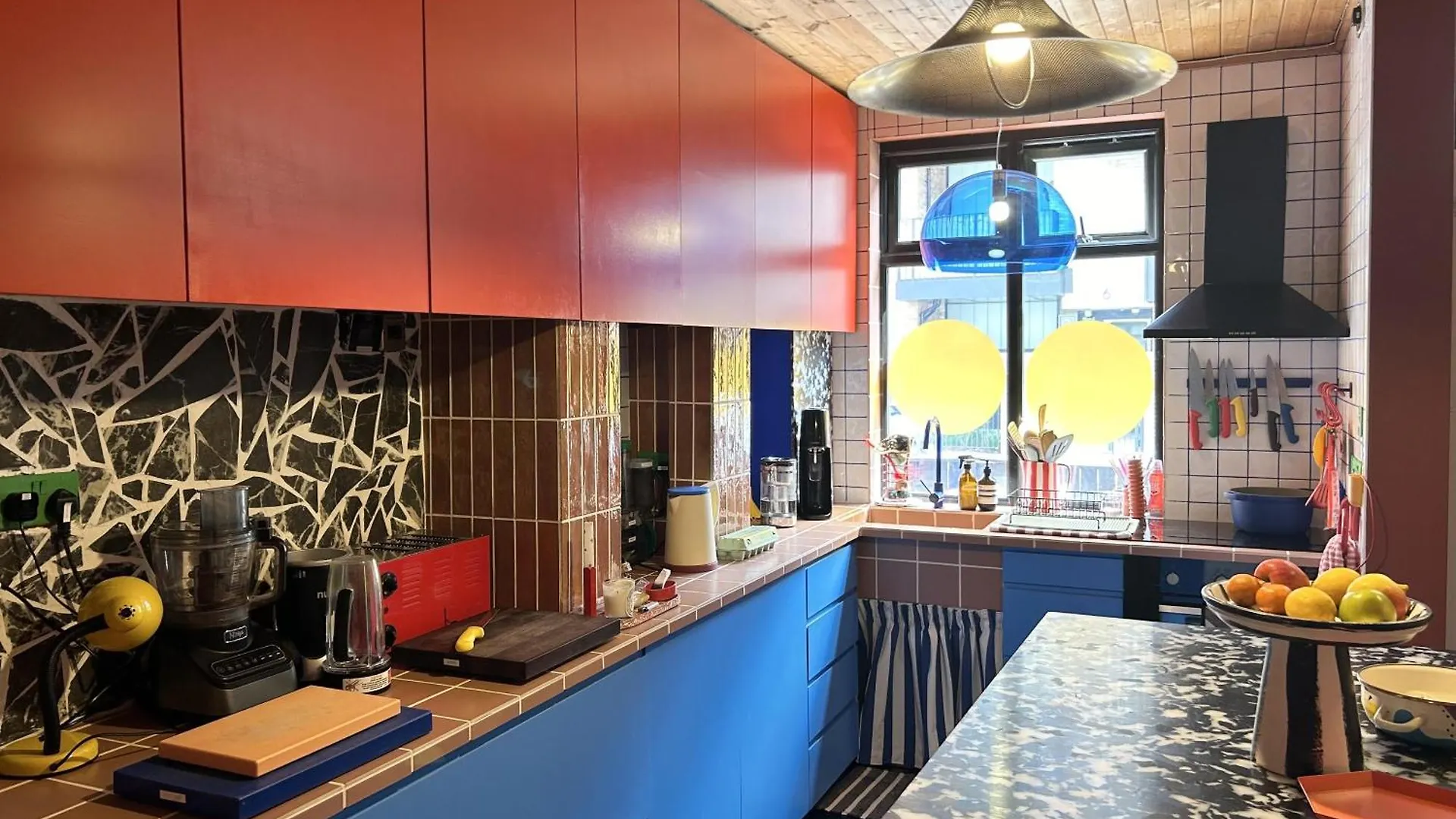 Klein House Clapton Sleeps 2-Piano-Patio-Mirrorbed London United Kingdom