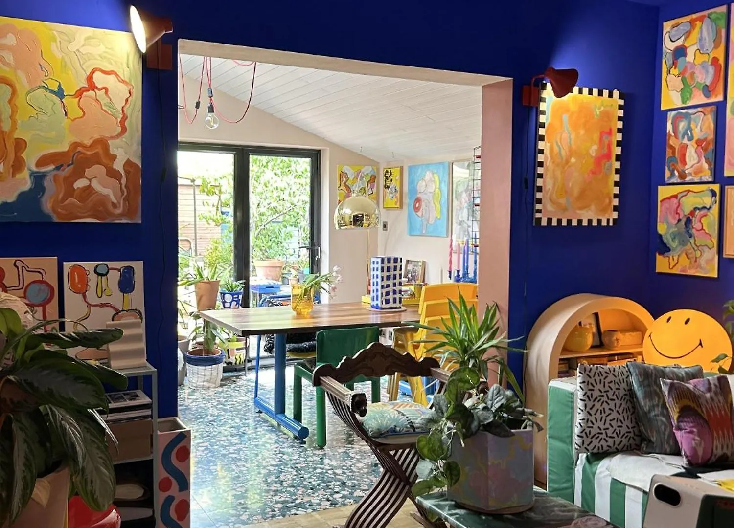 Klein House Clapton Sleeps 2-Piano-Patio-Mirrorbed London Apartment