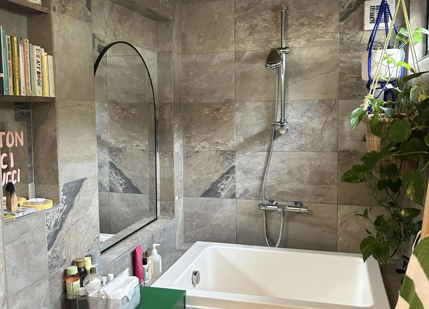 Apartment Klein House Clapton Sleeps 2-Piano-Patio-Mirrorbed London